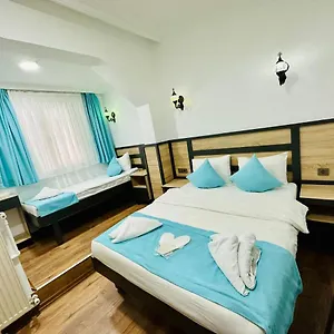 La Maison Bleue Otel